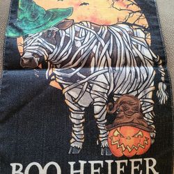 4 Halloween flags.