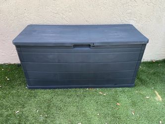 Large Plastic Outdoor Deck Box - Local Delivery Available for a Fee - See My Other Items š