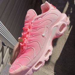 Pink Atl Airmax + Size 7y 