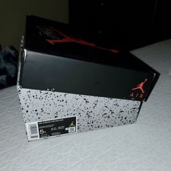 Jordan 4s Military Black Size 5