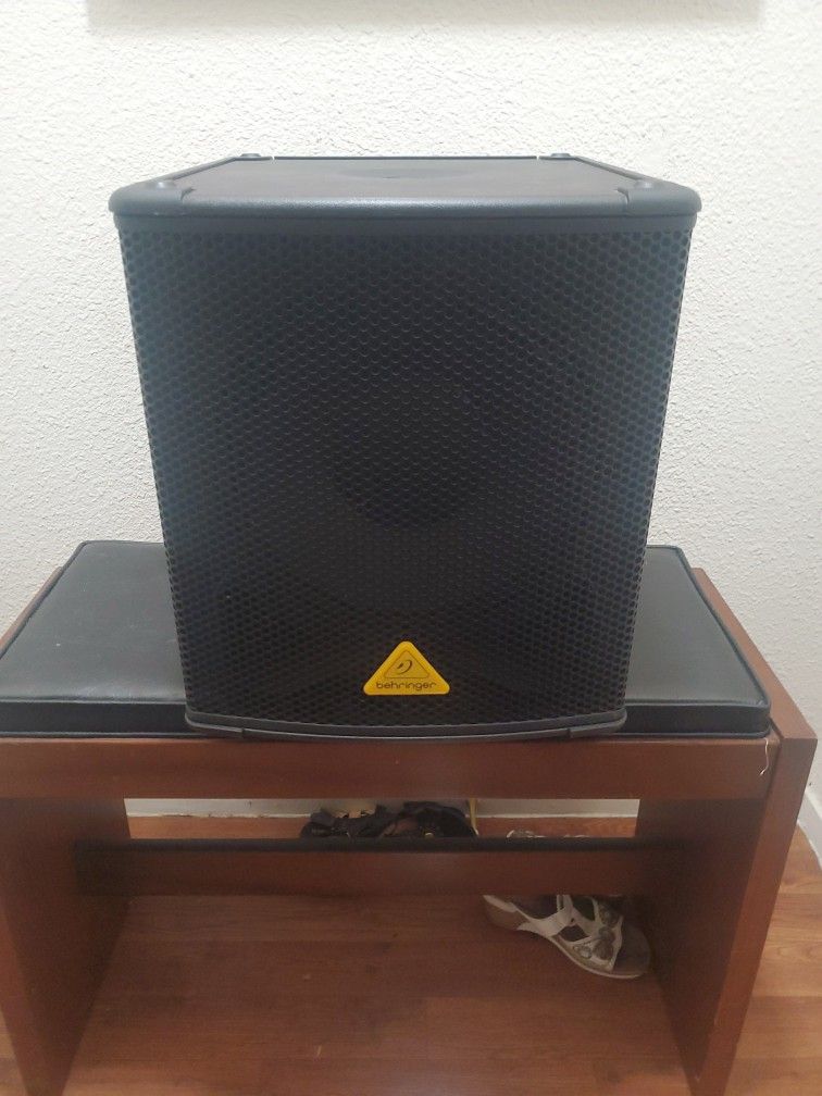 Behringer Subwoofer