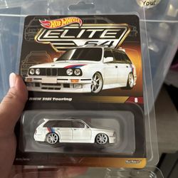 Hot Wheels BMW 318i Touring 