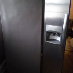 Frigidaire 2 Door Refrigerator Works But Not Getting Cold It's Something Minor Cause It's Plugged Up An On Now Just Don't Have Time An Money To Put It