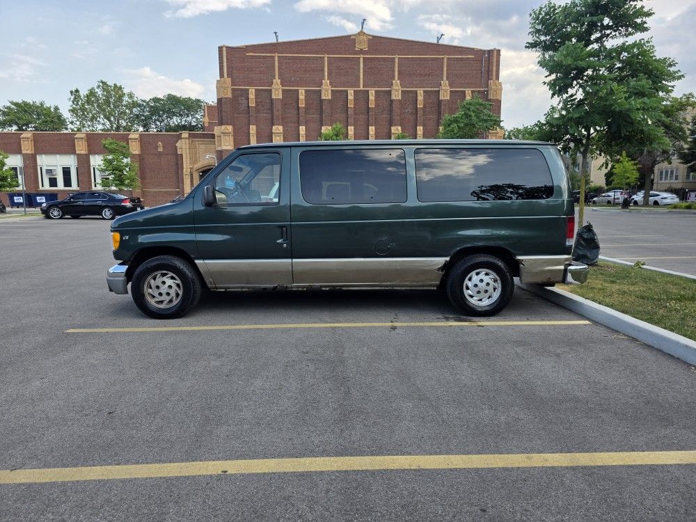 2001 Ford E-150