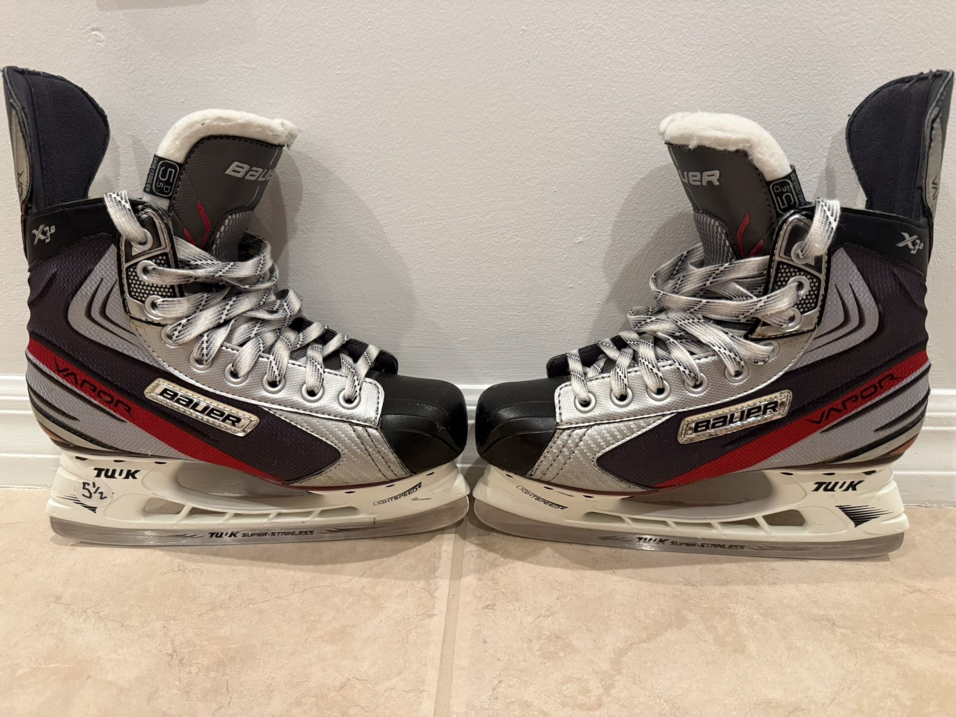 Intermediate Junior Size 5.5 Bauer Vapor X3.0 Ice Hockey Skates