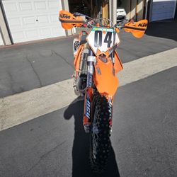 Off-road dirt bike K TM 525.