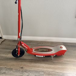 RAZOR E100 Electric Scooter 