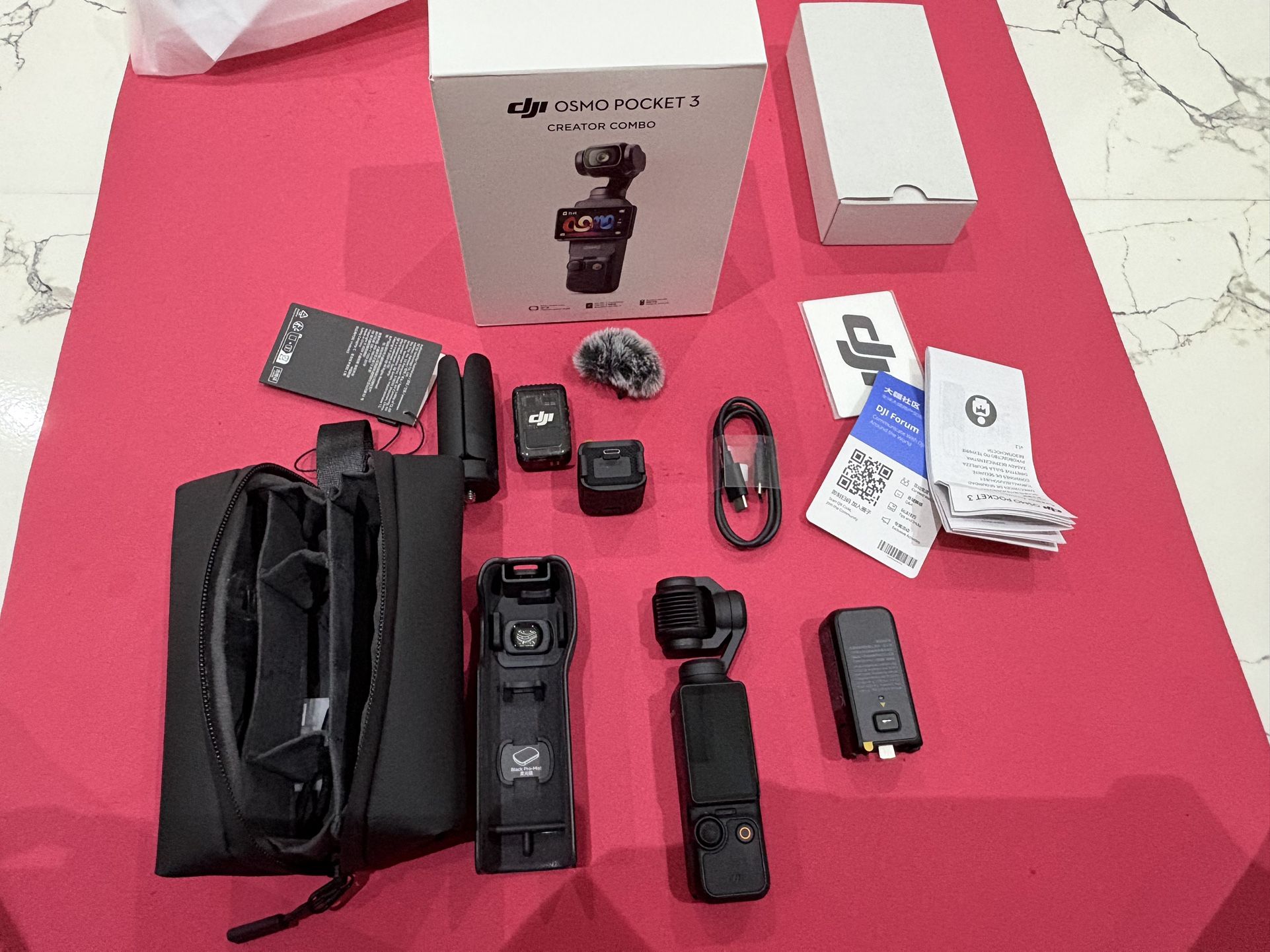 Open Box DJI Osmo Pocket 3 Creator Combo