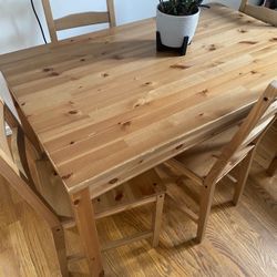 Dining set - Table and 4 Chairs 