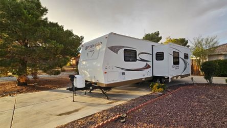 2012 Rockwood Ultralite 25ft Trailer Sleeps 6