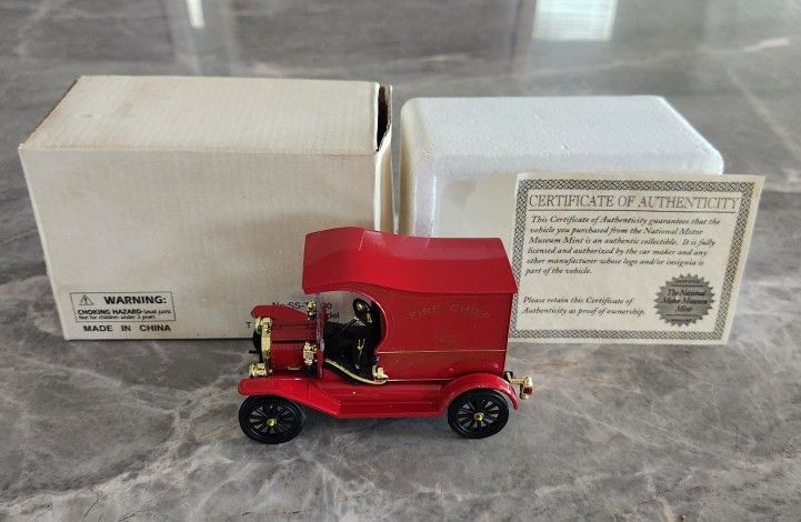 1/32 Die-cast 1913 Ford Model T Fire Chief Paddy Wagon Red