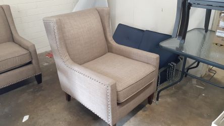 New accent chair nailhead trim see pictures for dimensions