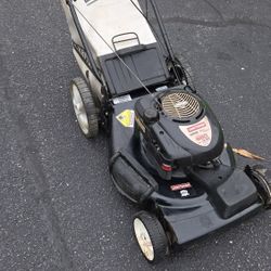 Self Propelled 22 Inch Cut Lawnmower With Bag 🎒 