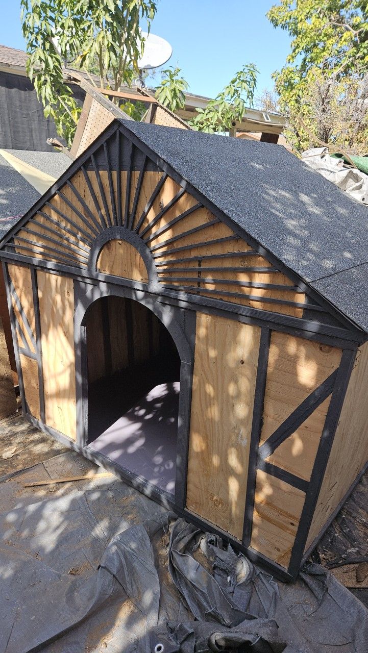 Large Dog House (Ready)(CORONA)