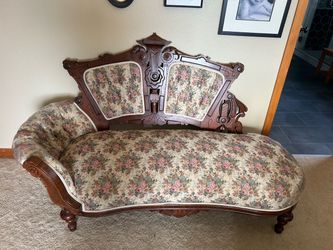 Antique victorian chaise lounge (aka fainting couch)