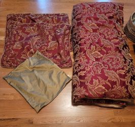 Queen comforter and sham set