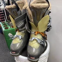US 10 Salomon Performa 8 Ski Boots