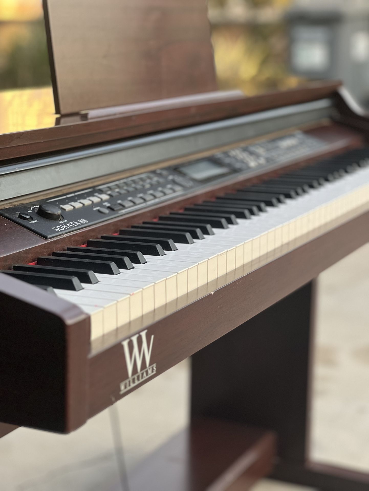 Electric Keyboard Piano