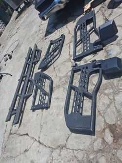 JEEP GLADIATOR / WRANGLER TUBE DOORS N RUNNING BOARDS!! NOT PERFECT!! 250$
