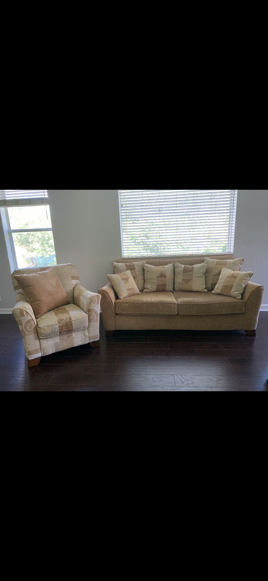 ESTATE SALE- ELEGANT & BEAUTIFUL COUCH AND DECORATIVE CHAIR SET RETAIL IS $1,500