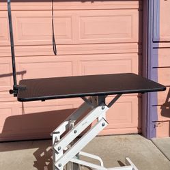 GROOMING TABLE     HYDRAULIC   $ 125.00