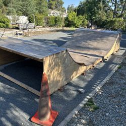 Half pipe Skateboard Ramp