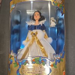 1998 Mattel Disney Snow White Holiday Doll