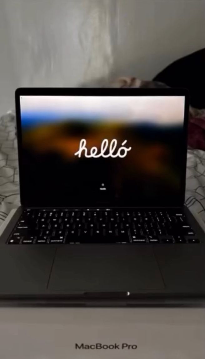 Apple - MacBook Pro 13.3" Laptop