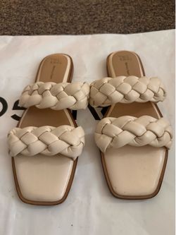 White sandals size 7.5