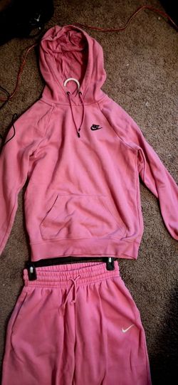 Pink Nike outfit