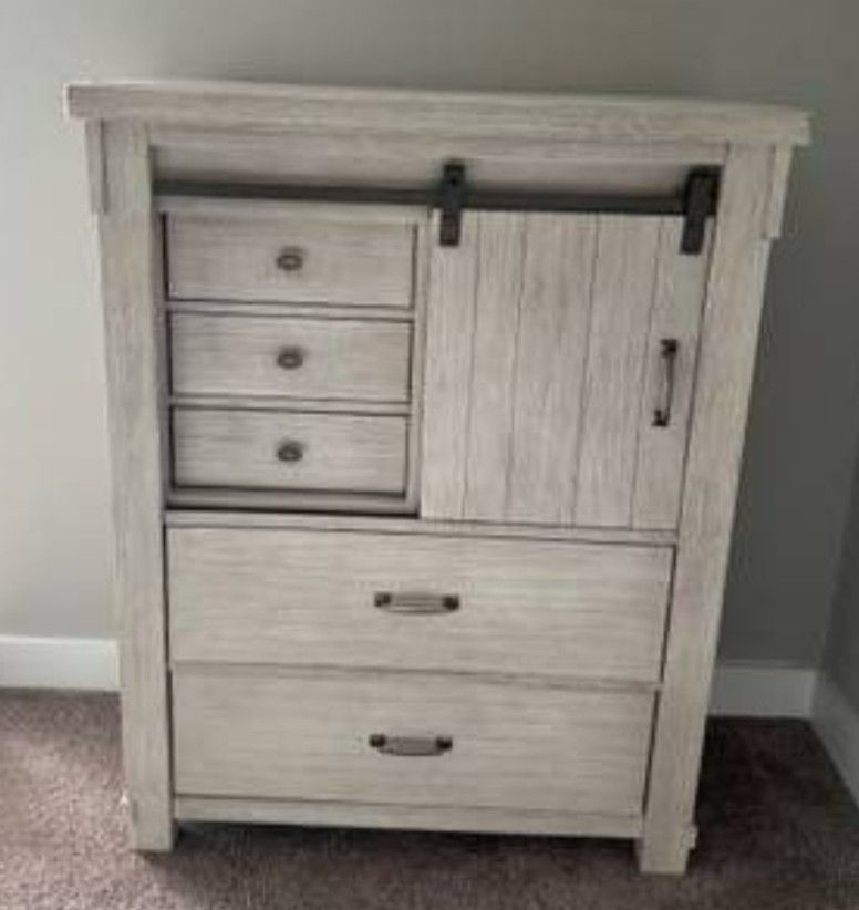 5 Drawer Dresser From ASHLEY FUTNITURE