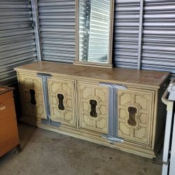 Dresser With Mirror 