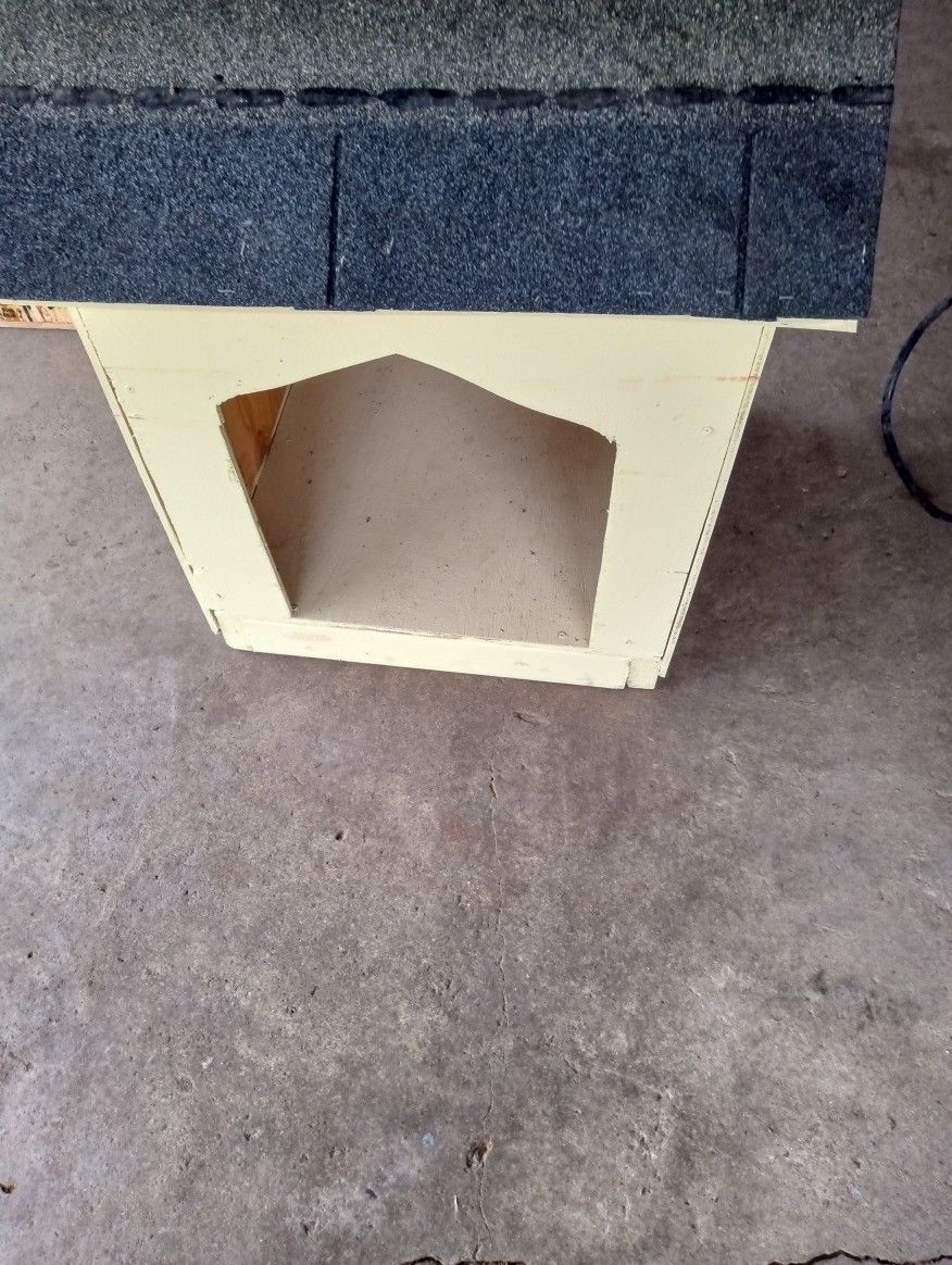 Medium Dog House