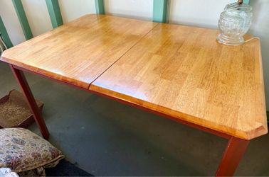 Free dining table