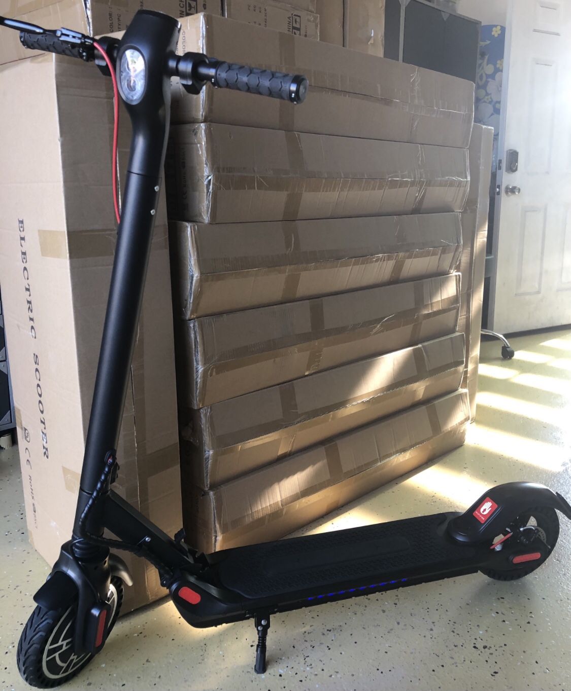 350w Max 20mph High Speed Riding Folding Electric Scooter 8.5in Wheels LED Display