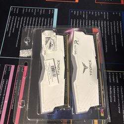 Team Group T-FORCE DELTA RGB 16GB (2x8GB) DDR4-3200 DIMM 288-Pin Desktop RAM