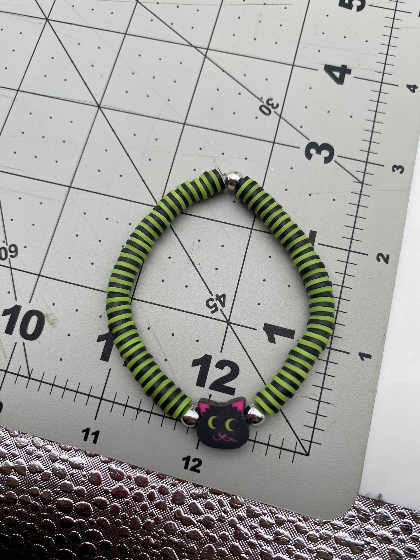 US Assembled Green & Black Clay Bead Bracelet With Cat Head Charm
