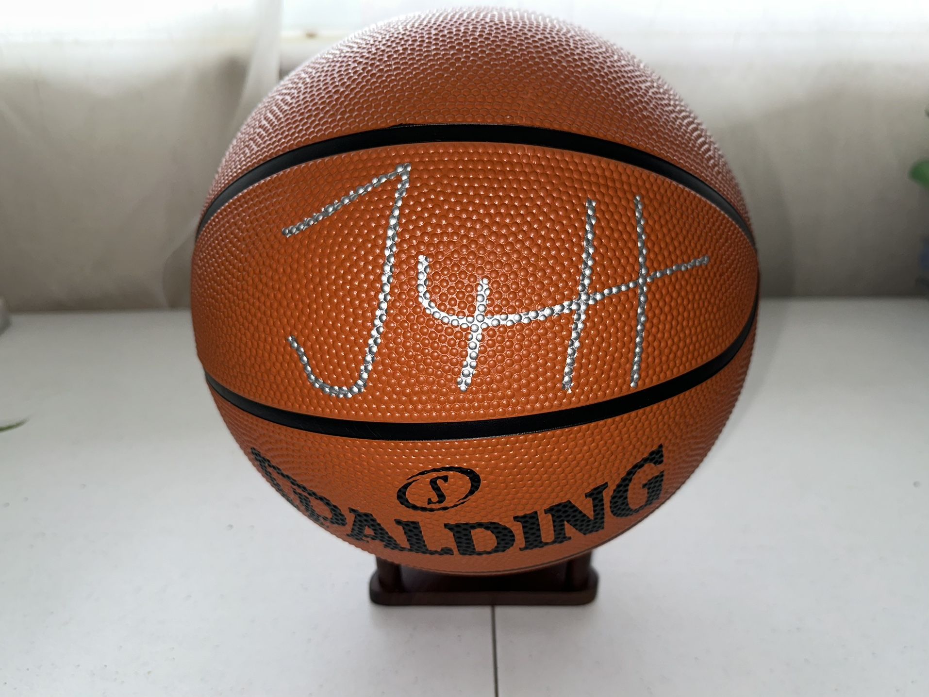 TYRESE HALIBURTON SIGNED INDIANA PACERS AUTOGRAPHED SPALDING BASKETBALL W/COA755