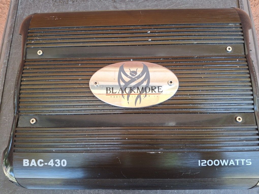 AMPLIFICADOR AMPLIFIER 1400 WATTS 4 CHANELS GOOD CONDICIÓN ABLO ESPAÑOL
