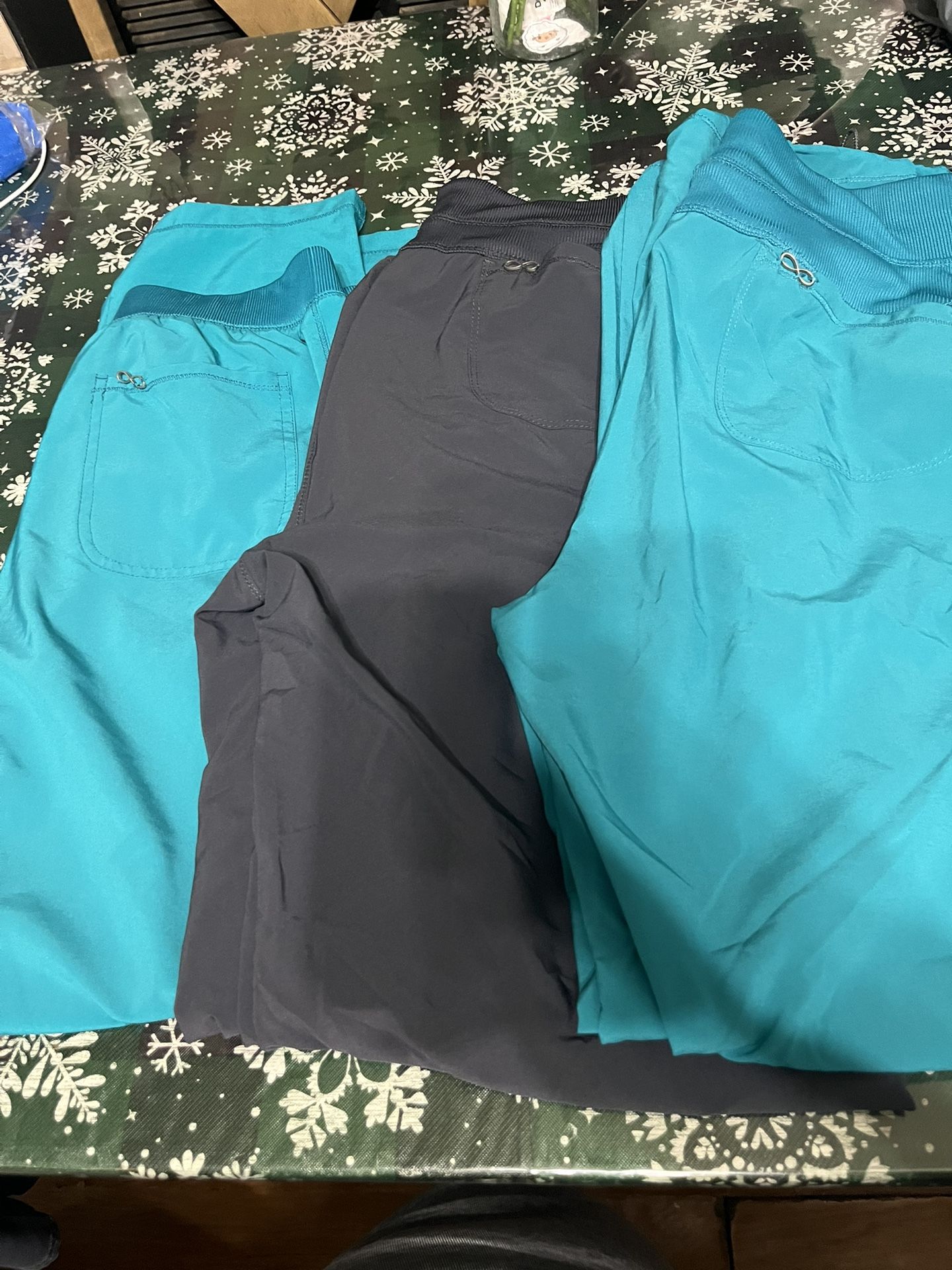 Infinity scrubs