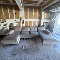 U shaped sectional couch