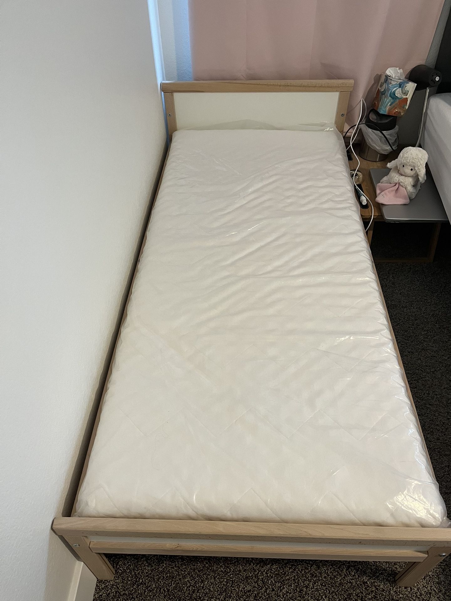 New children 's bed frame β children' s mattress β bed board π° $200. The size of the children's bed frame is 70*160cm. The size of the new children's
