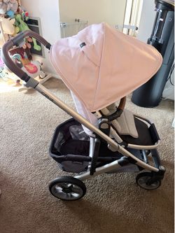 Uppa baby Cruz V2 stroller in pink