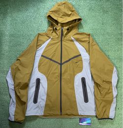 Nike Woven olive green & grey Windrunner Jacket