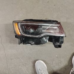 Jeep Grand Cherokee Headlight