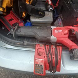 Milwaukee  Sawsaw & 5.0  Battery & Charger