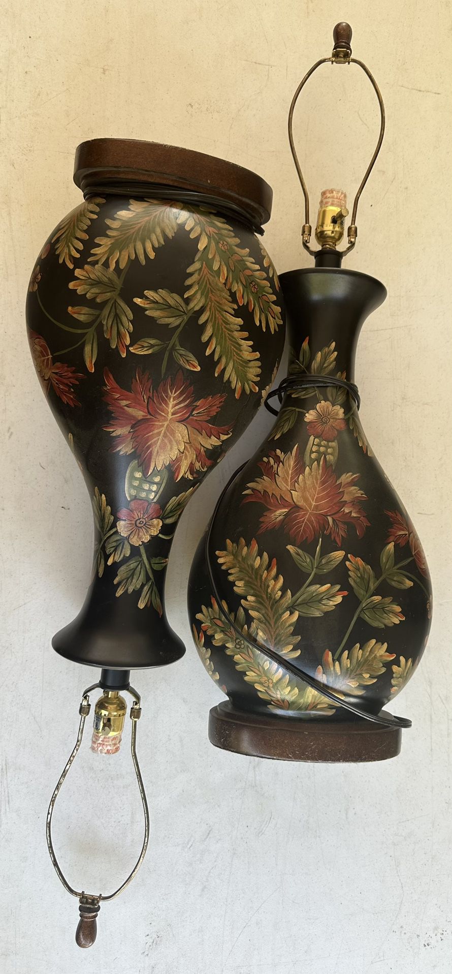 Vintage Wood Floral Design Decorator Lamp 