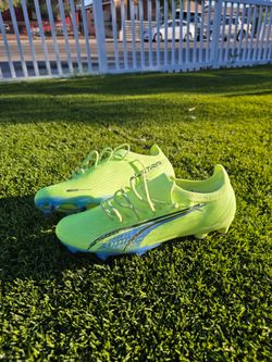 Puma ultra soccer cleats size 9 m