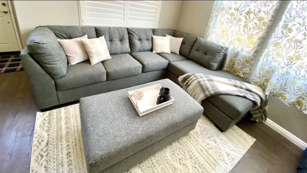 Sectional Couch w/ Ottoman