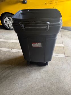 Trash can